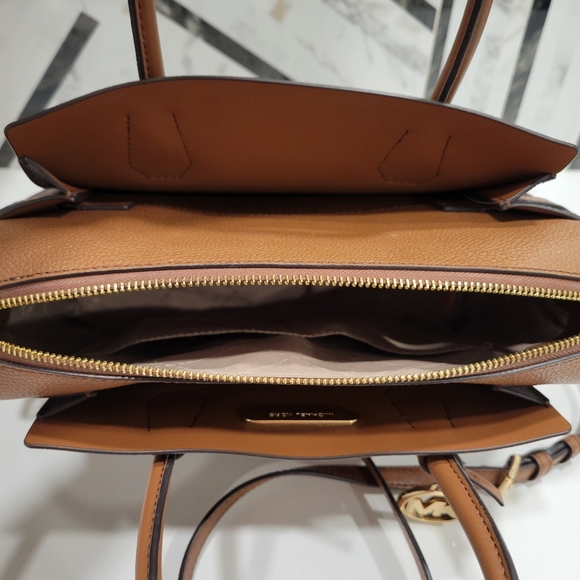 Michael Kors Mercer Medium Logo and Satchel - Picture 4 of 4